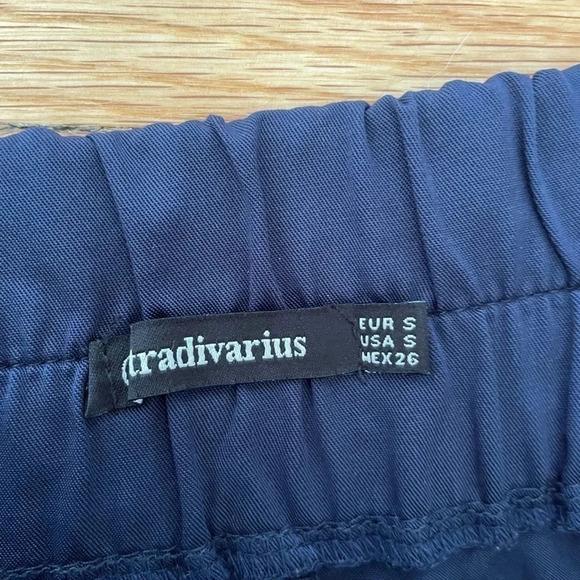 Stradivarius high waist midi skirt in royal blue - Picture 2 of 5